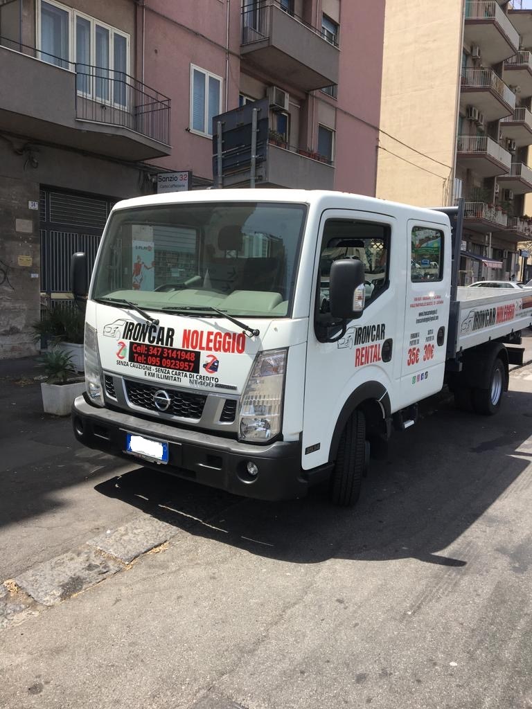 Nissan Cabstar NT 400 GEMELLATO- RIBALTABILE TRILATERALE N. 6 POSTI ...